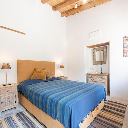 The Carob Tree Villa - Rustic Luxury Home With Access To Pool And Restaurant Lárnaka Eksteriør bilde