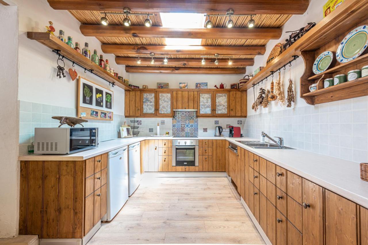 The Carob Tree Villa - Rustic Luxury Home With Access To Pool And Restaurant Lárnaka Eksteriør bilde