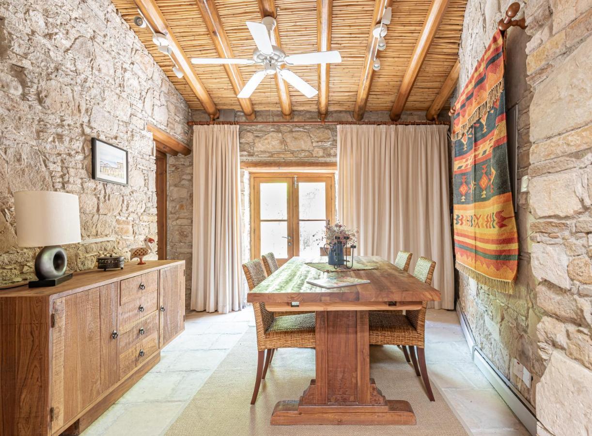 The Carob Tree Villa - Rustic Luxury Home With Access To Pool And Restaurant Lárnaka Eksteriør bilde