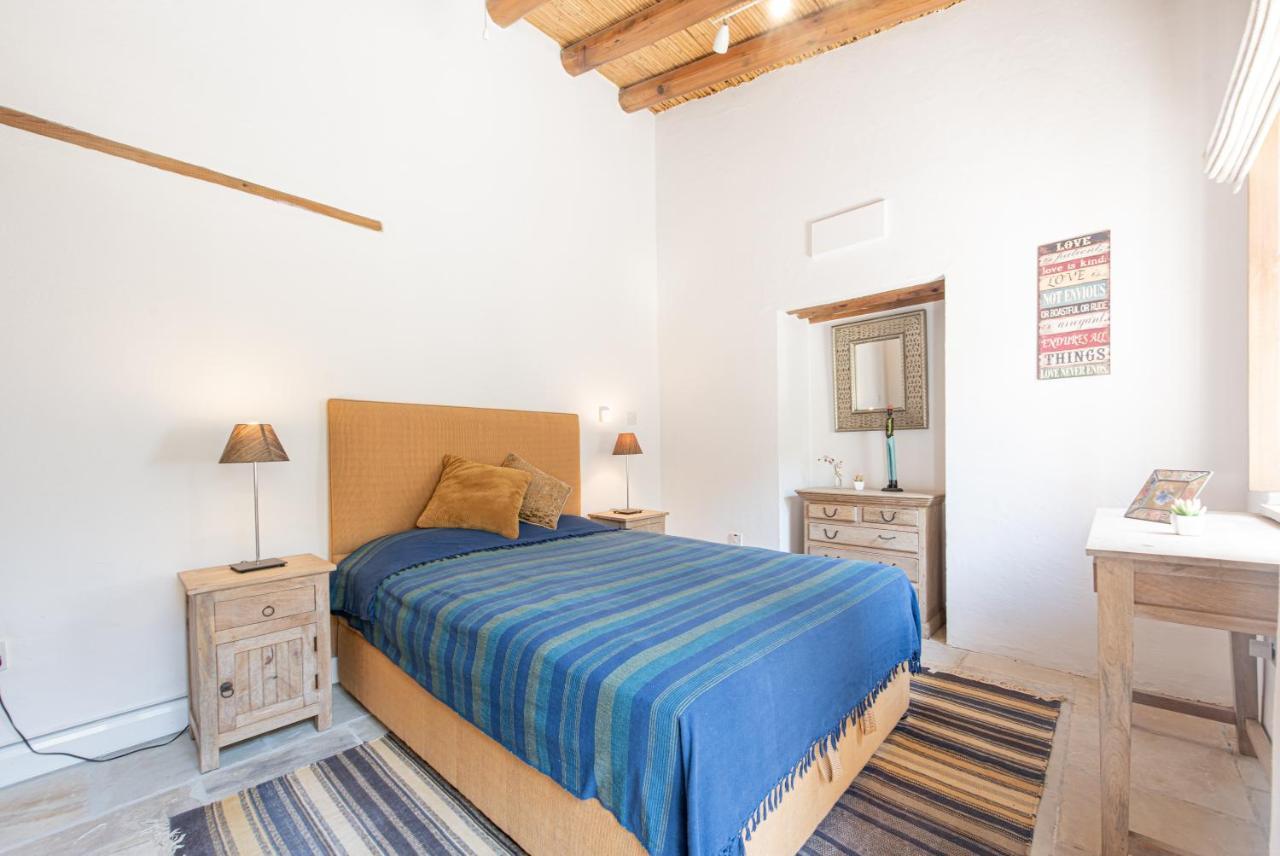 The Carob Tree Villa - Rustic Luxury Home With Access To Pool And Restaurant Lárnaka Eksteriør bilde