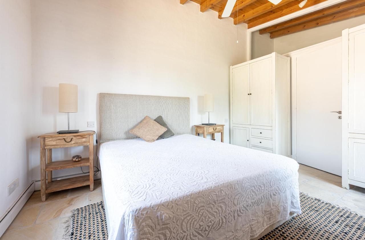 The Carob Tree Villa - Rustic Luxury Home With Access To Pool And Restaurant Lárnaka Eksteriør bilde