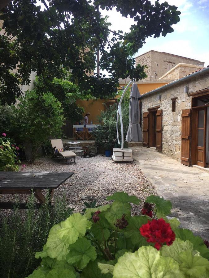 The Carob Tree Villa - Rustic Luxury Home With Access To Pool And Restaurant Lárnaka Eksteriør bilde