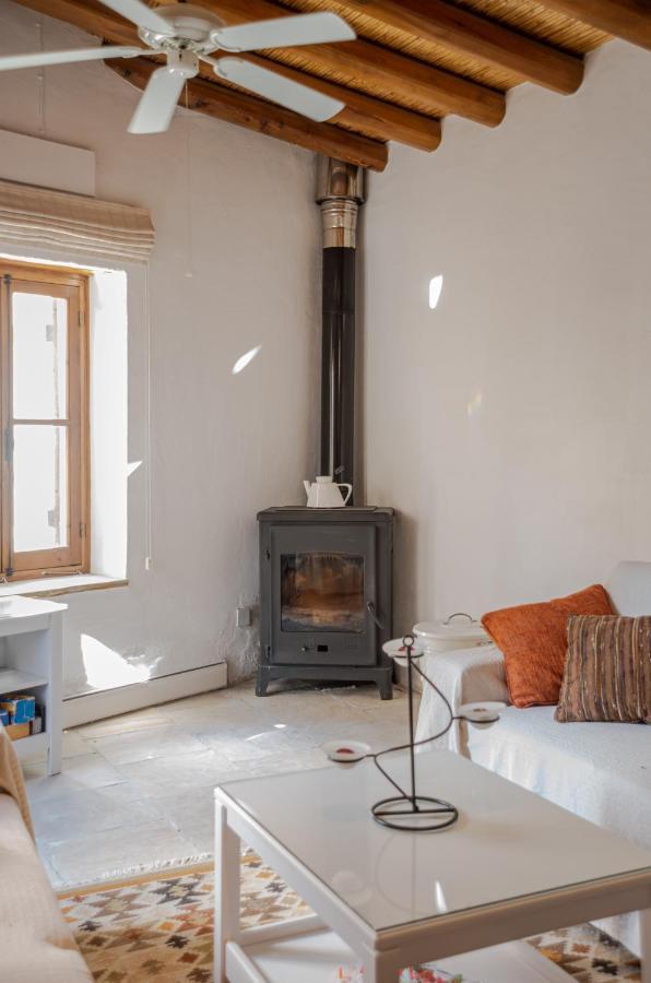 The Carob Tree Villa - Rustic Luxury Home With Access To Pool And Restaurant Lárnaka Eksteriør bilde