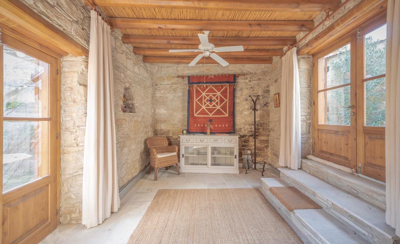 The Carob Tree Villa - Rustic Luxury Home With Access To Pool And Restaurant Lárnaka Eksteriør bilde