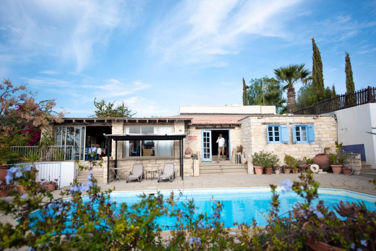 The Carob Tree Villa - Rustic Luxury Home With Access To Pool And Restaurant Lárnaka Eksteriør bilde